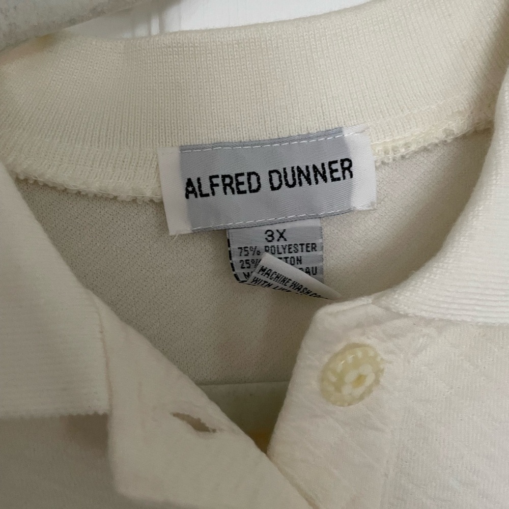 Collared shirt. - Picture 3 of 3